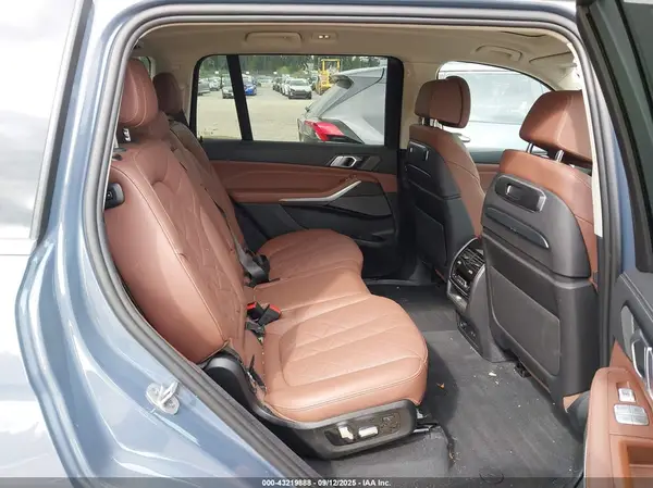 5UX23EM01R9T75765 2024 BMW X7 - Image 8