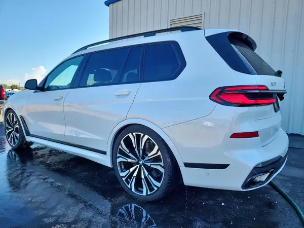 5UX23EM01R9T88936 2024 BMW X7 - Image 2