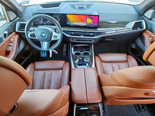 5UX23EM01R9T88936 2024 BMW X7 - Image 8