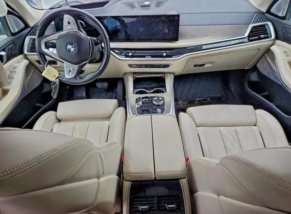 5UX23EM01R9T90024 2024 BMW X7 - Image 8