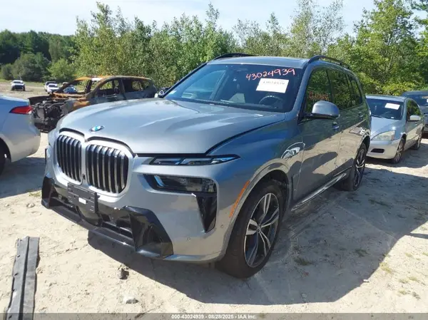 5UX23EM01R9T96521 2024 BMW X7 - Image 2