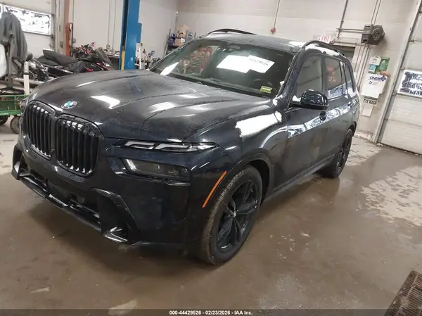 5UX23EM01R9U59407 2024 BMW X7 - Image 2