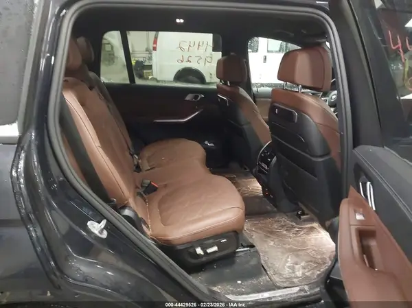 5UX23EM01R9U59407 2024 BMW X7 - Image 8