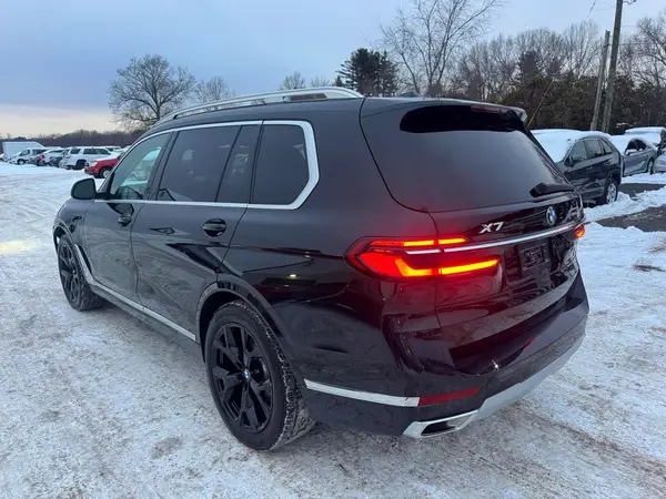 5UX23EM01R9V09934 2024 BMW X7 - Image 2