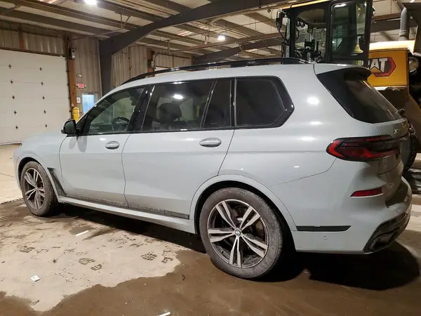 5UX23EM01R9V15992 2024 BMW X7 - Image 2