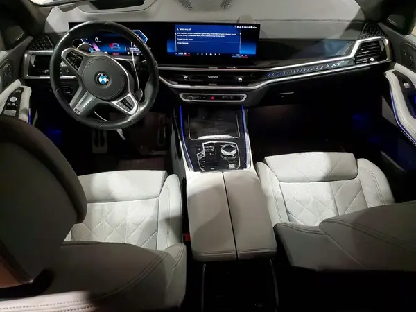 5UX23EM01R9V15992 2024 BMW X7 - Image 8