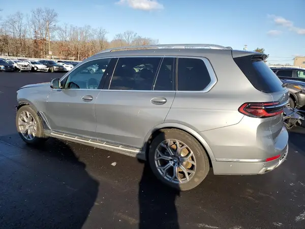 5UX23EM01R9V33098 2024 BMW X7 - Image 2