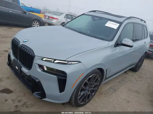 5UX23EM01R9V34574 2024 BMW X7 - Image 2
