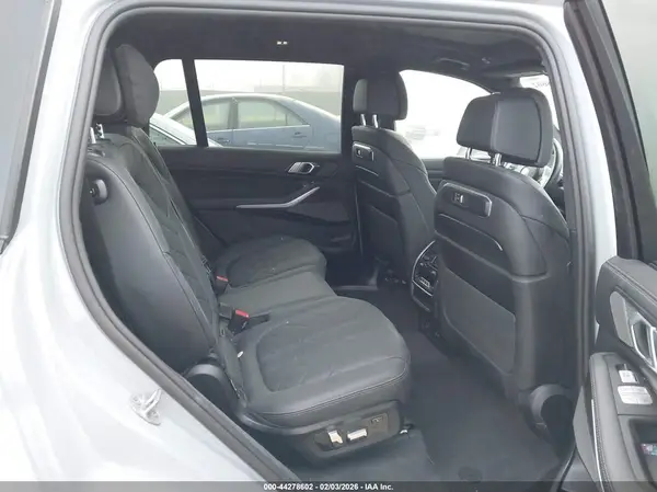5UX23EM01R9V34574 2024 BMW X7 - Image 8