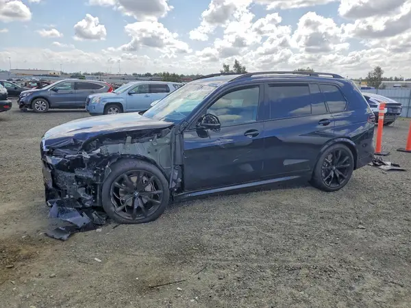 5UX23EM01R9V56588 2024 BMW X7 - Image 1
