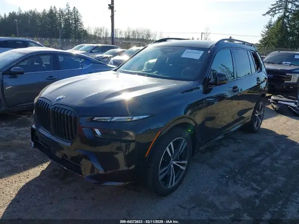 5UX23EM01R9V78400 2024 BMW X7 - Image 2