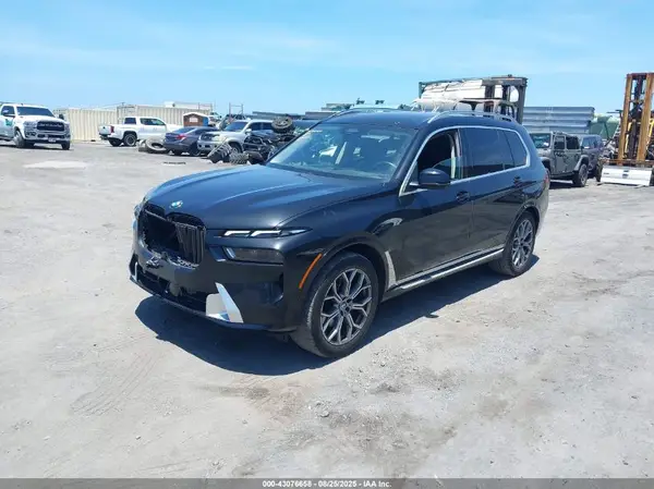 5UX23EM01S9W23132 2025 BMW X7 - Image 2