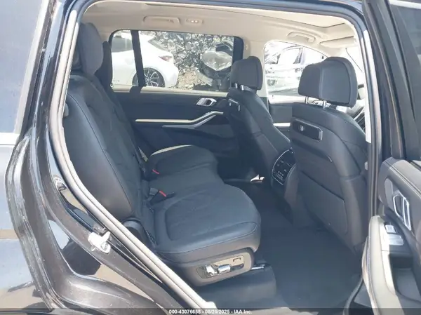 5UX23EM01S9W23132 2025 BMW X7 - Image 8