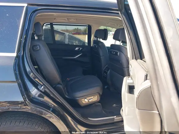 5UX23EM01S9W35832 2025 BMW X7 - Image 8