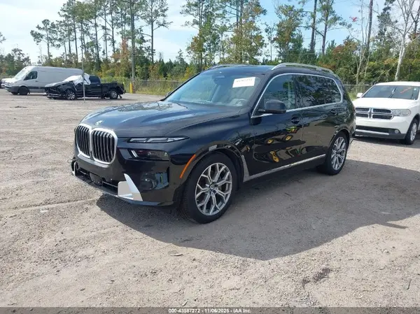 5UX23EM01S9W74145 2025 BMW X7 - Image 2