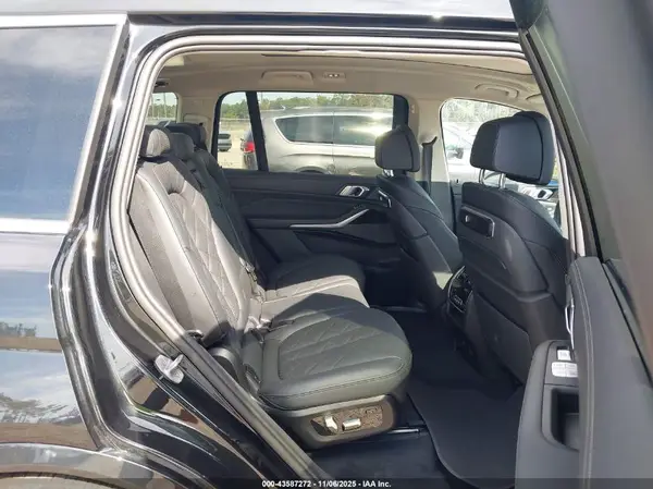 5UX23EM01S9W74145 2025 BMW X7 - Image 8