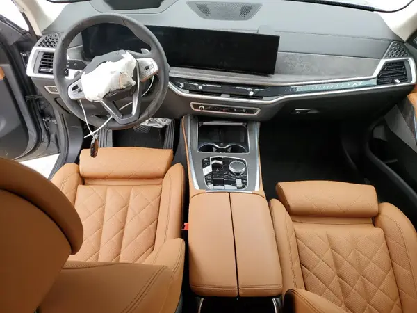 5UX23EM01S9X27930 2025 BMW X7 - Image 8