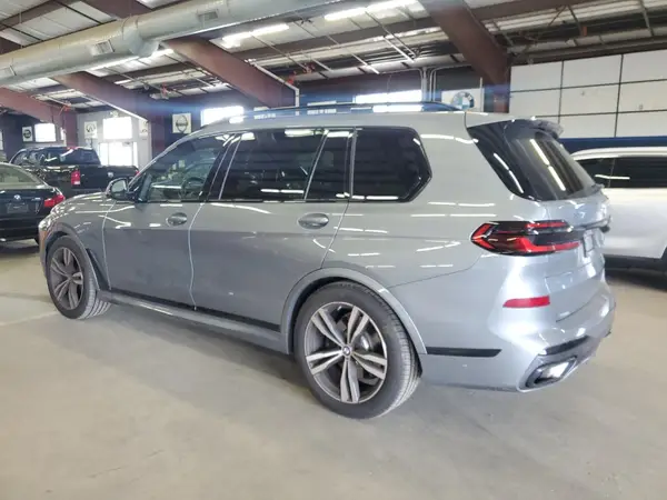 5UX23EM01S9X87075 2025 BMW X7 - Image 2