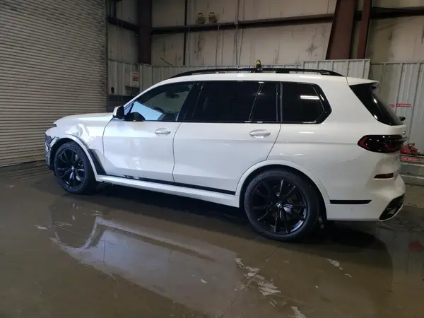 5UX23EM01S9Y18132 2025 BMW X7 - Image 2