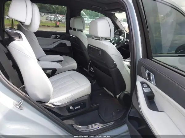 5UX23EM01S9Z05139 2025 BMW X7 - Image 8