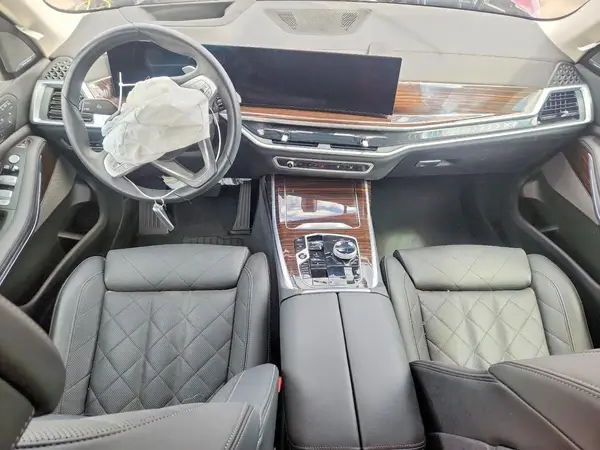 5UX23EM01T9030503 2026 BMW X7 - Image 8
