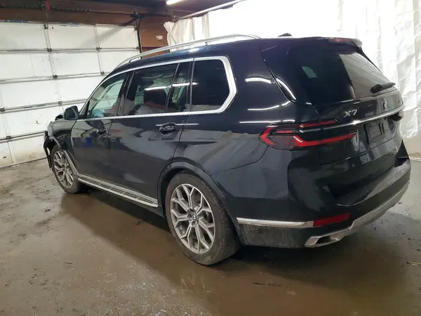 5UX23EM01T9043994 2026 BMW X7 - Image 2