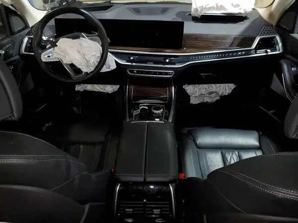 5UX23EM01T9043994 2026 BMW X7 - Image 8