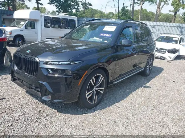5UX23EM01T9071097 2026 BMW X7 - Image 2