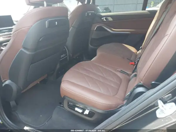 5UX23EM01T9071097 2026 BMW X7 - Image 8
