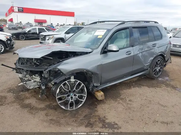5UX23EM01T9082147 2026 BMW X7 - Image 2