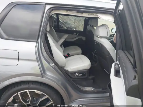5UX23EM01T9082147 2026 BMW X7 - Image 8