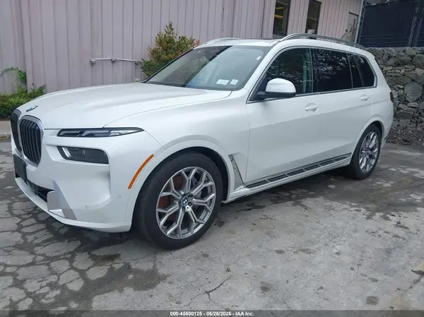 5UX23EM01T9106446 2026 BMW X7 - Image 2