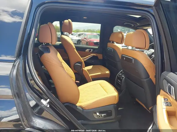 5UX23EM01T9229549 2026 BMW X7 - Image 8