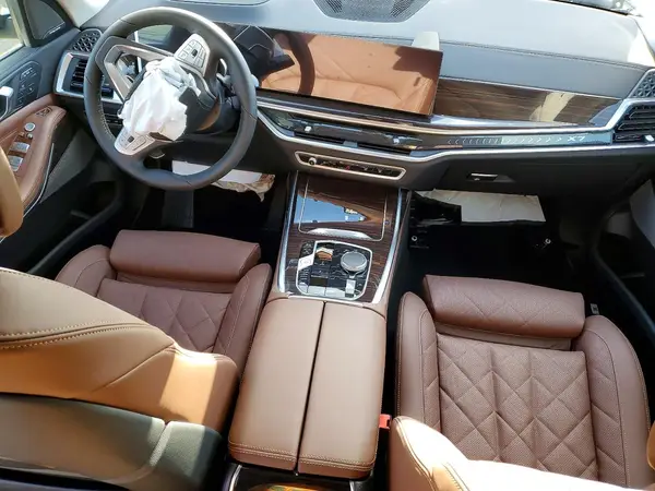5UX23EM01T9266620 2026 BMW X7 - Image 8