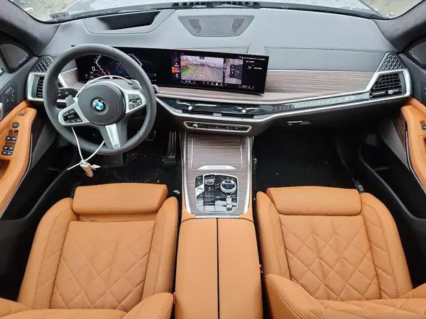 5UX23EM01T9331188 2026 BMW X7 - Image 8