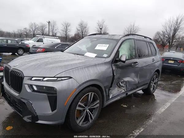 5UX23EM01T9351506 2026 BMW X7 - Image 2
