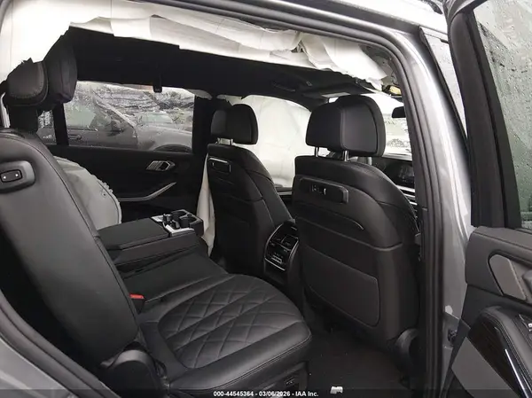 5UX23EM01T9351506 2026 BMW X7 - Image 8