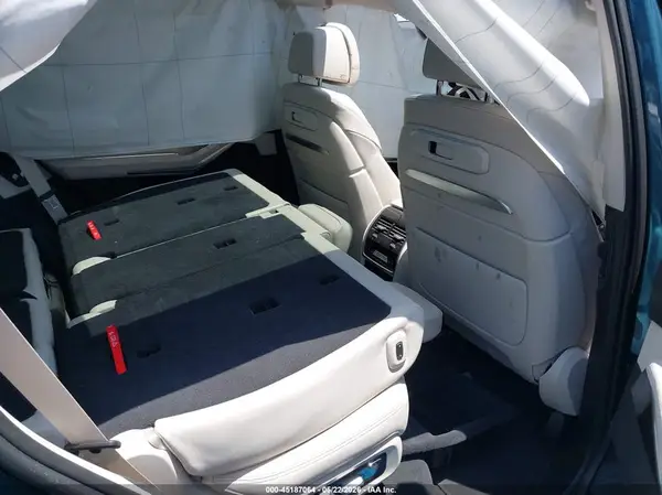 5UX23EM01T9367852 2026 BMW X7 - Image 8