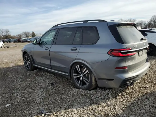 5UX23EM02P9R02077 2023 BMW X7 - Image 2