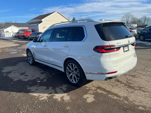 5UX23EM02P9R06825 2023 BMW X7 - Image 2