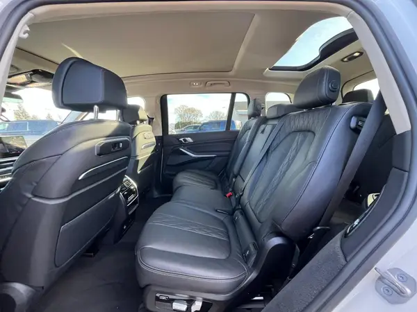 5UX23EM02P9R06825 2023 BMW X7 - Image 8