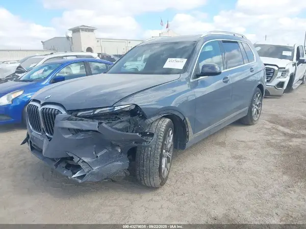 5UX23EM02P9R91424 2023 BMW X7 - Image 2