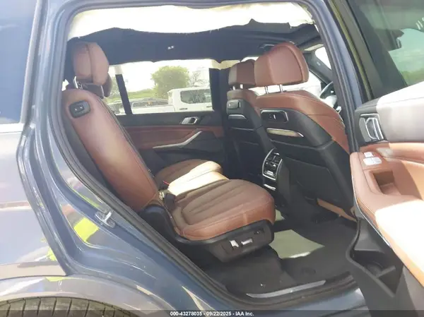 5UX23EM02P9R91424 2023 BMW X7 - Image 8