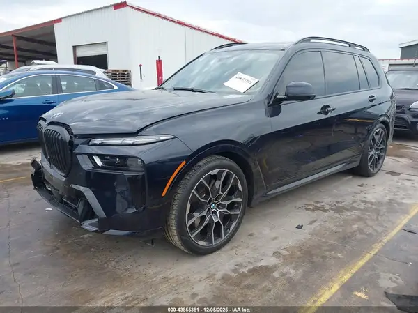 5UX23EM02R9S16477 2024 BMW X7 - Image 2