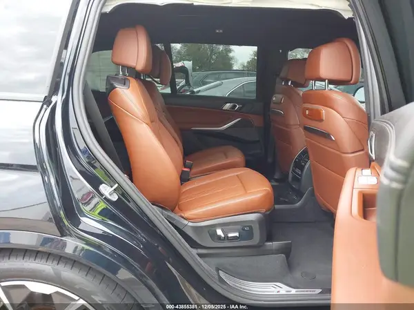 5UX23EM02R9S16477 2024 BMW X7 - Image 8