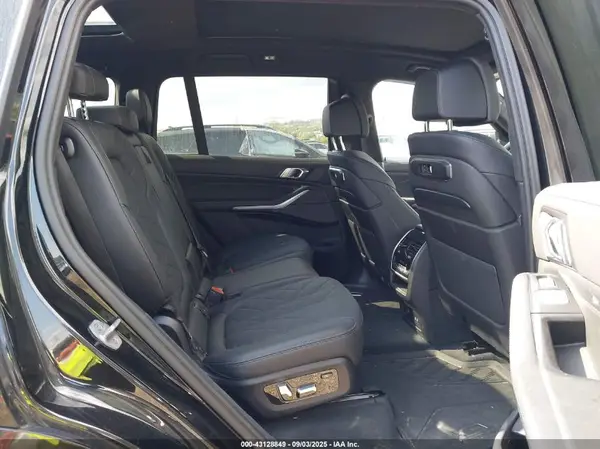 5UX23EM02R9S18519 2024 BMW X7 - Image 8