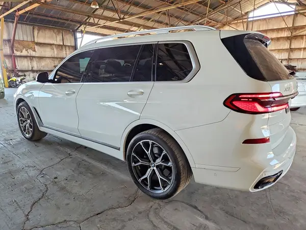 5UX23EM02R9S31495 2024 BMW X7 - Image 2