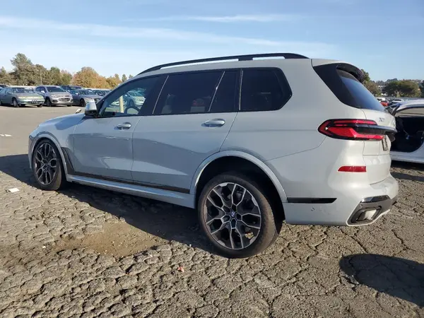 5UX23EM02R9S43257 2024 BMW X7 - Image 2