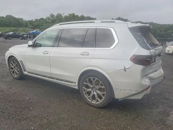5UX23EM02R9S54386 2024 BMW X7 - Image 2
