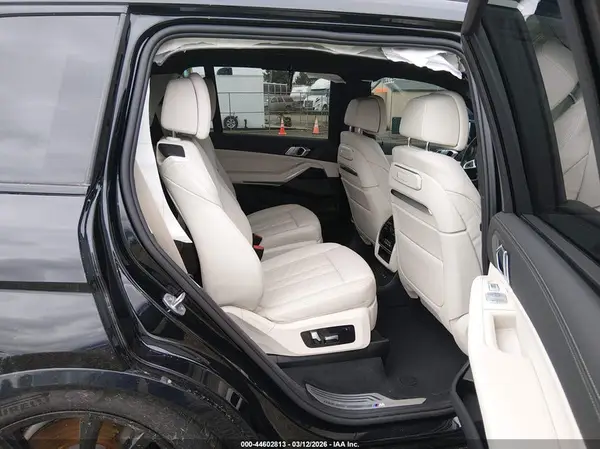 5UX23EM02R9T56450 2024 BMW X7 - Image 8